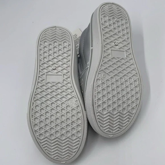 NWT KomfortMe Casual Silver Sneakers size 9 - Picture 4 of 8